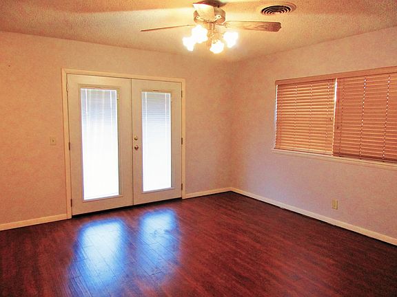 2nd image of 501 W Oklahoma Ave