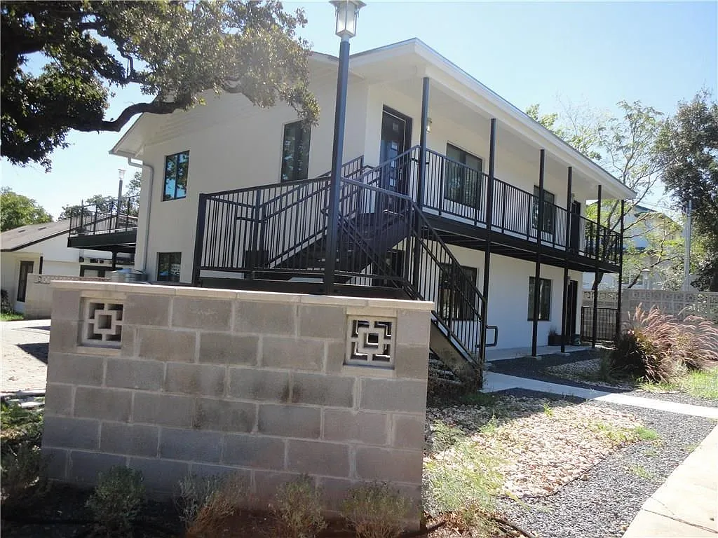 Building Photo - 3311 Speedway #B