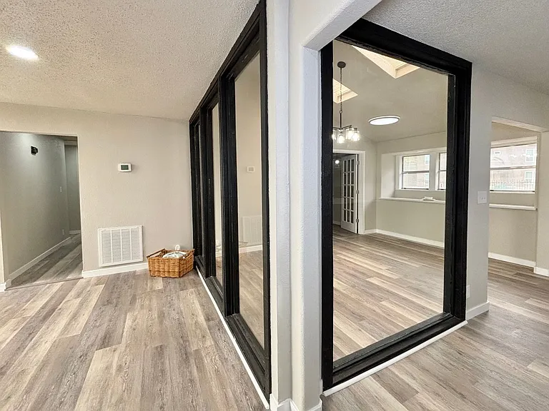 5202 Metcalf — Photo 10
