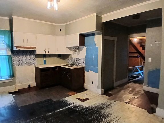 4th image of 12 Pleasant Street