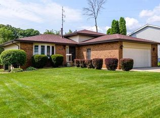 835 Appletree Dr, Schererville, IN 46375