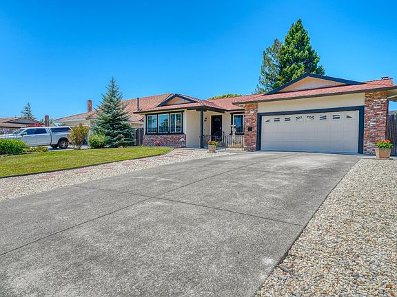 5th image of 874 Santa Dorotea Circle