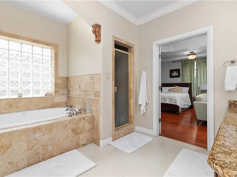 2401 W Rhin Dr — Photo 26
