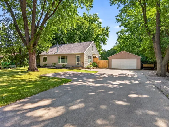 1338 Leonard Point Rd, Oshkosh, WI 54904