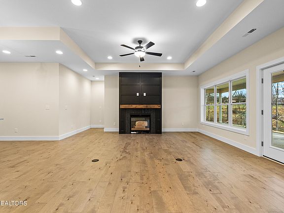2nd image of 722 Greenhead Ln