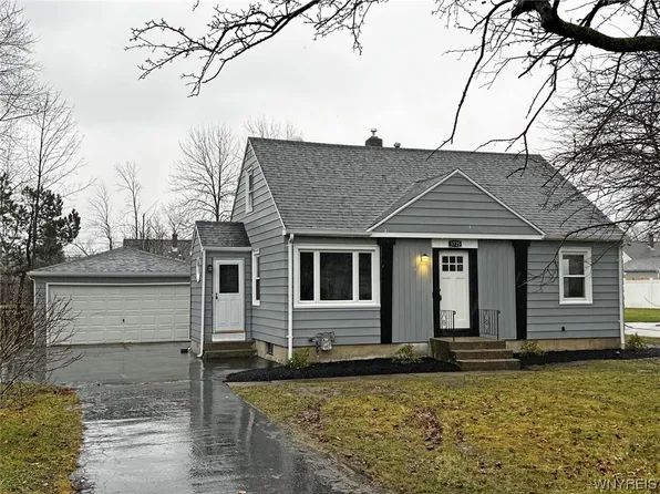 5725 Walden Dr, Hamburg, NY 14085