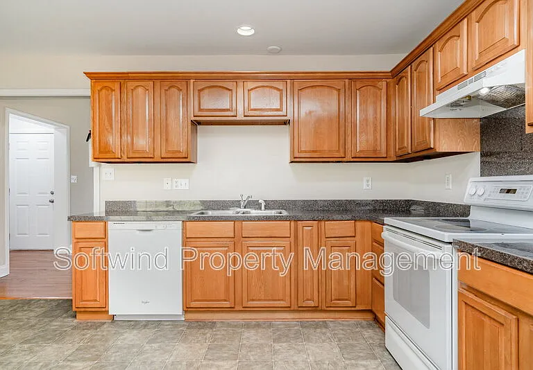 1803 Red Bird Cir SE — Photo 7