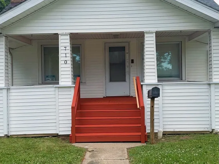710 N Chevrolet Ave — Photo 1