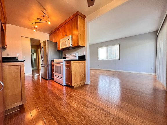 5th image of 9175 Campina Dr Unit 28