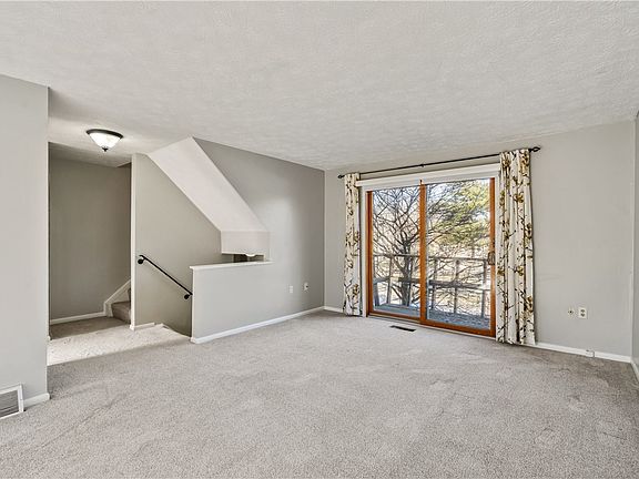 3rd image of 405 Parkwood Dr