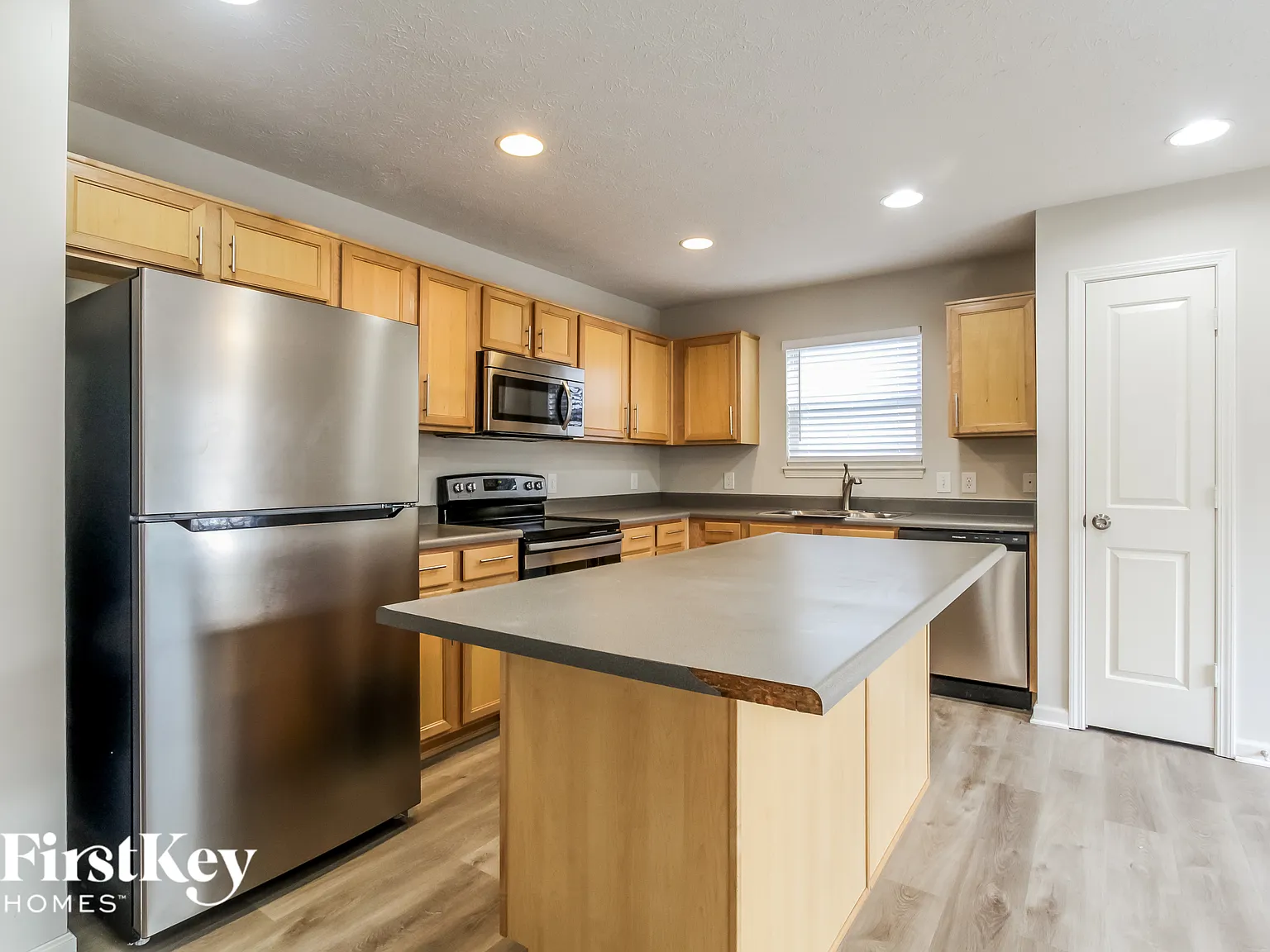 4 bed, 2.5 bath, 2493 sqft, $2,580 — Photo 4