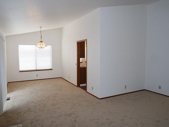 4th image of 15900 El Pajaro Ct