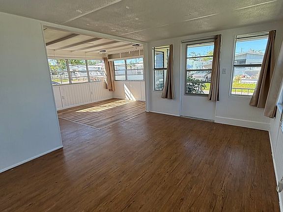 4th image of 710 51st Avenue Dr W