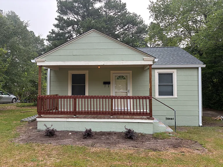 1006 W Saunders Ave — Photo 1