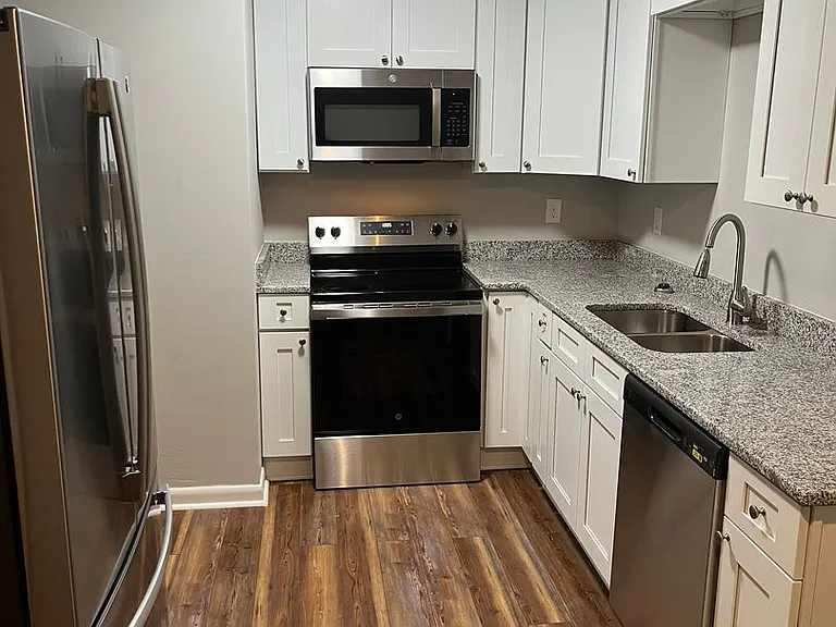 462 Reservoir Hts — Photo 18