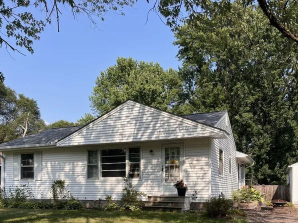 5902 Saint Albans St N, Shoreview, MN 55126