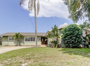 536 Pinecrest Dr, Largo, FL 33770