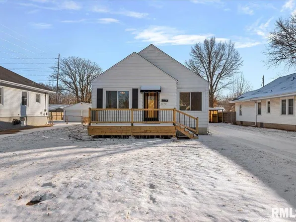 2370 E Reservoir St, Grandview, IL 62702