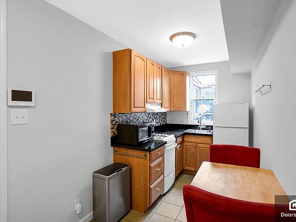 5th image of 42 Bridgeview Dr