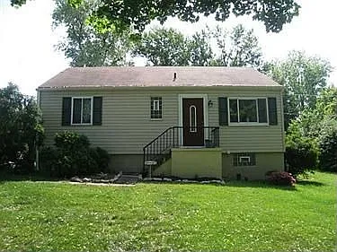 438 Center Rd photo 1