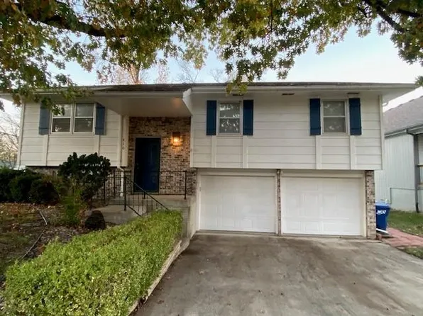 410 E Meadow St, Smithville, MO 64089