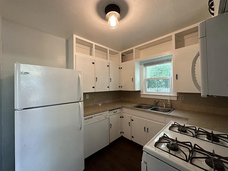 208 N Bowie St — Photo 6