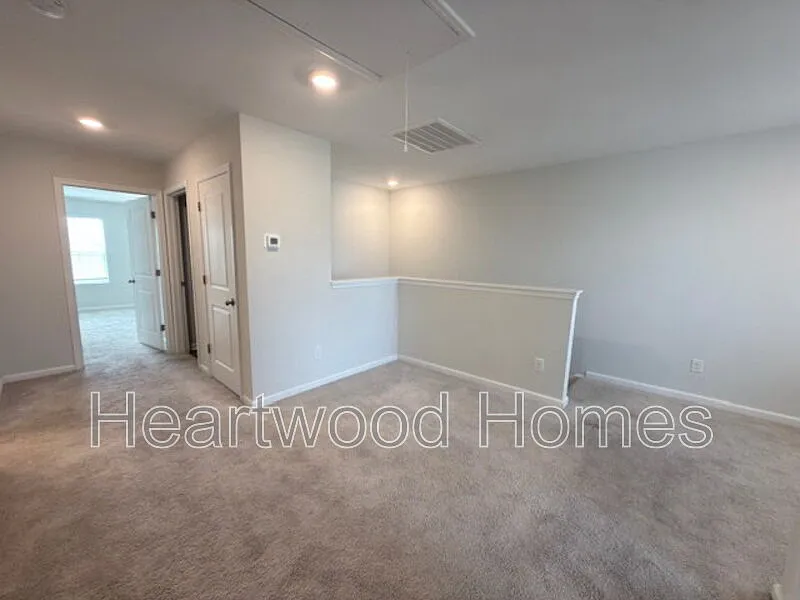 3 bed, 2.5 bath, 1962 sqft, $2,200 — Photo 4
