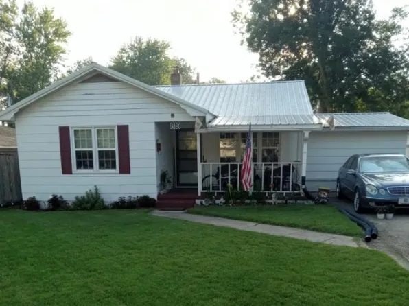 819 N Poplar St, Dexter, MO 63841