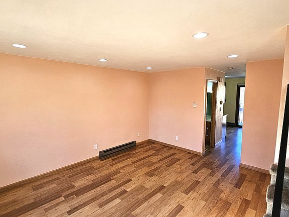 3rd image of 150 Flintridge Dr APT 5