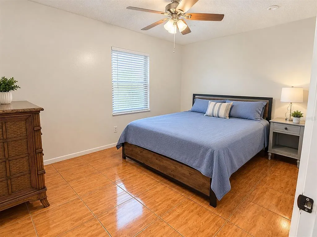 3 bed, 2.0 bath, 1095 sqft, $2,200 — Photo 4