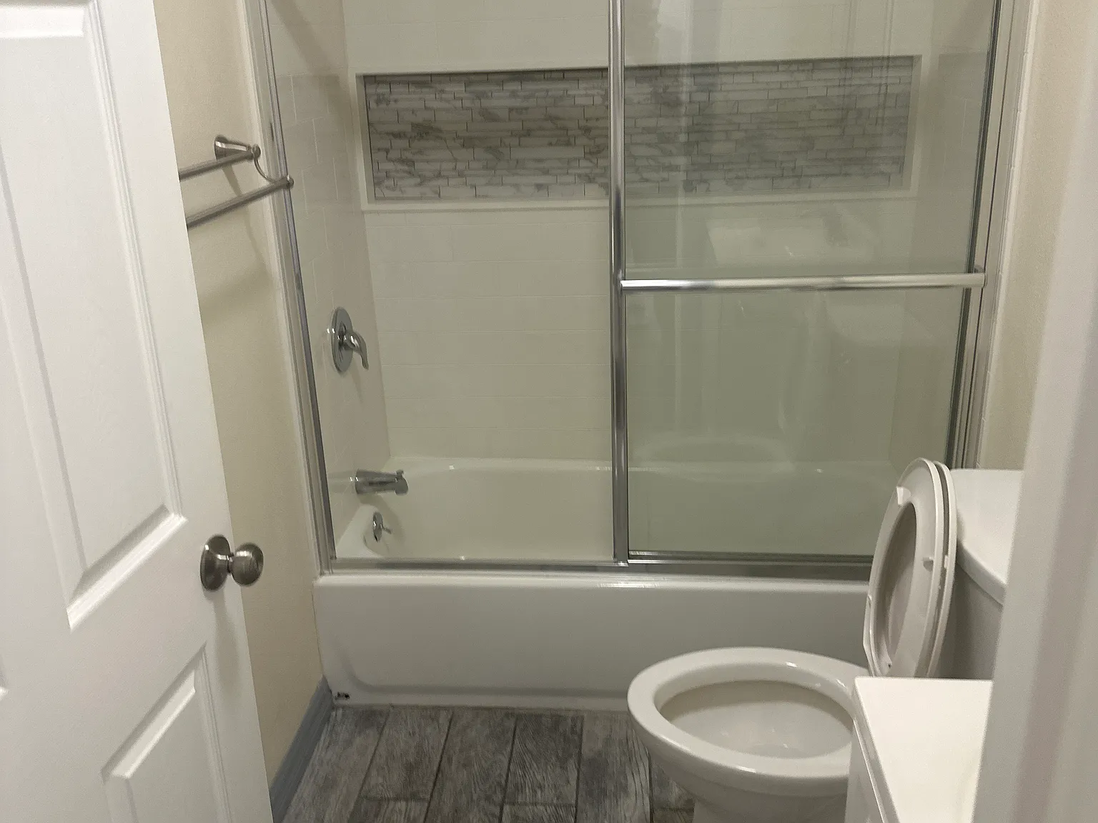 2 bed, 1350 sqft, $2,400 — Photo 4