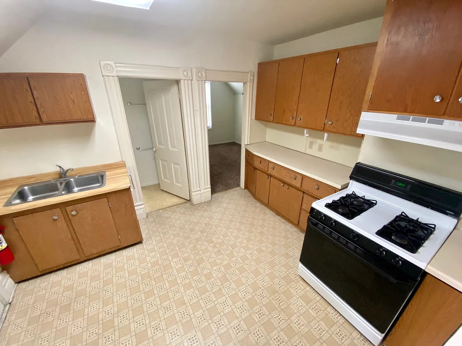 4 bed, $1,100 — Photo 3
