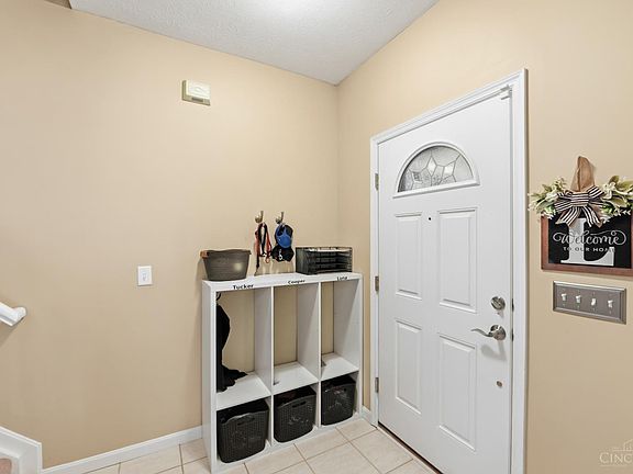 2nd image of 884 Ellery Dr