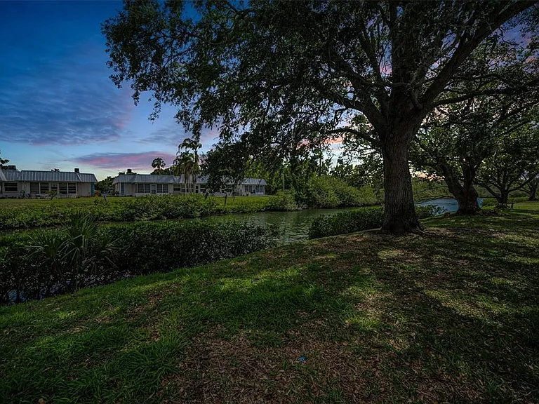 4200 Hampton Dr — Photo 3