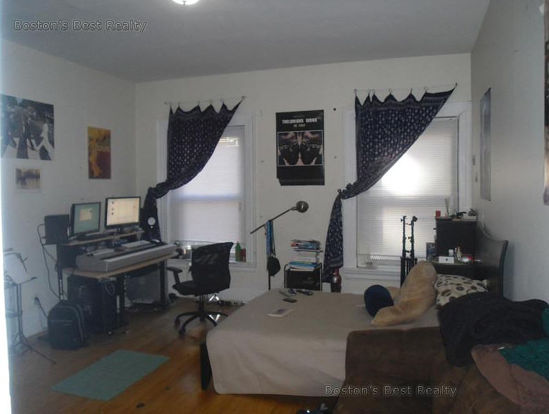 2nd image of 465 Park Dr APT 3
