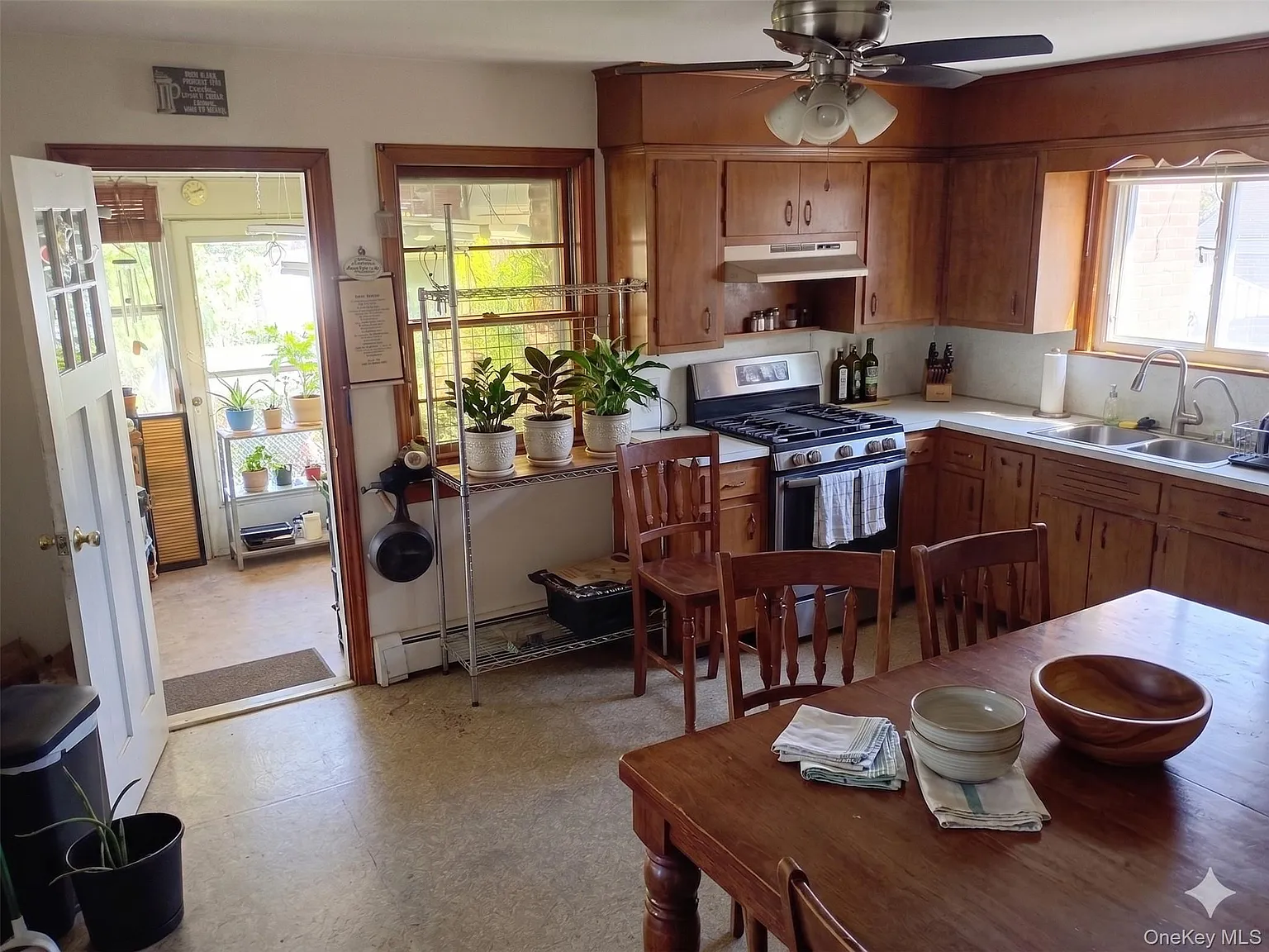 3 bed, 1359 sqft, $3,600 — Photo 3
