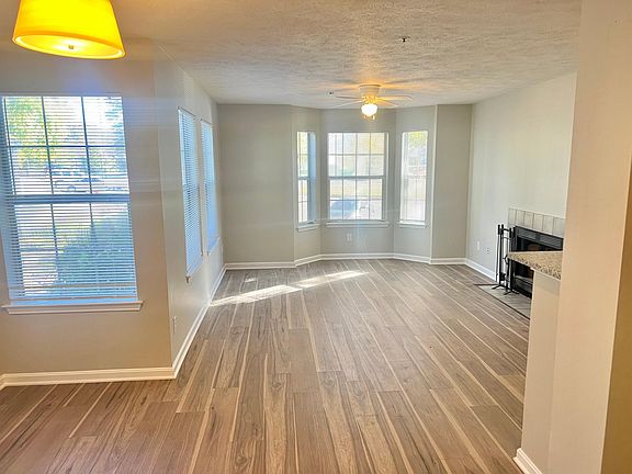 4th image of 13456 Lord Sterling Pl #4