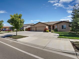 1562 W Woodward Ave, Manteca, CA