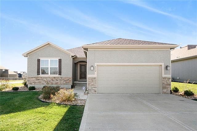 1st image of 932 SE Amber Ct