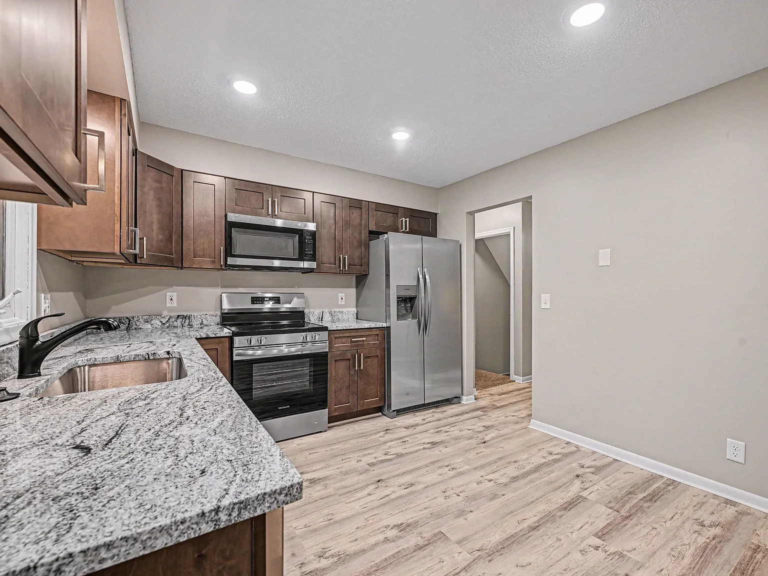 4 bed, 1792 sqft, $2,295 — Photo 3