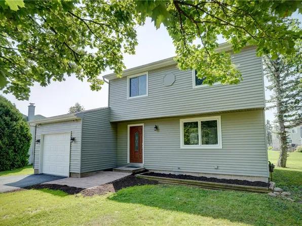 1173 Meadowbrook Ln, Farmington, NY 14425