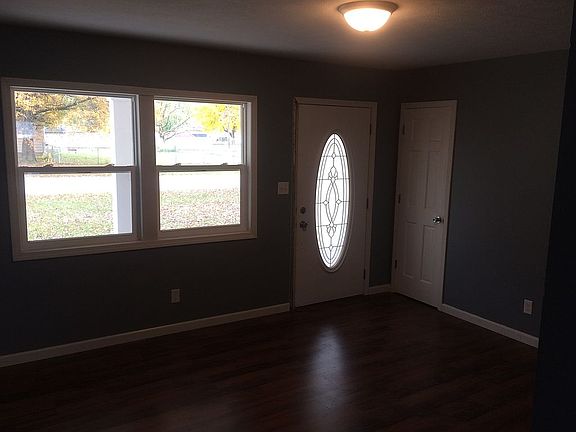 3rd image of 902 Rivercrest Dr