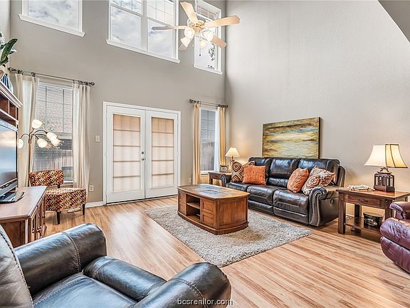 5th image of 4305 Spring Hill Dr