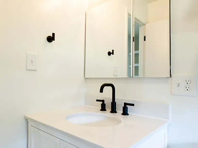 1027 31st Ave N #C — Photo 13