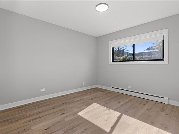 5th image of 1000 E Orchard St #111