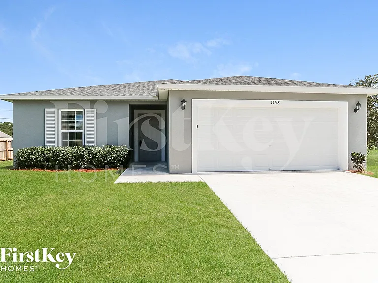 1158 SW Eleuthera Ave — Photo 1