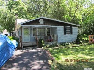 7 Cleveland Ave, Selden, NY 11784