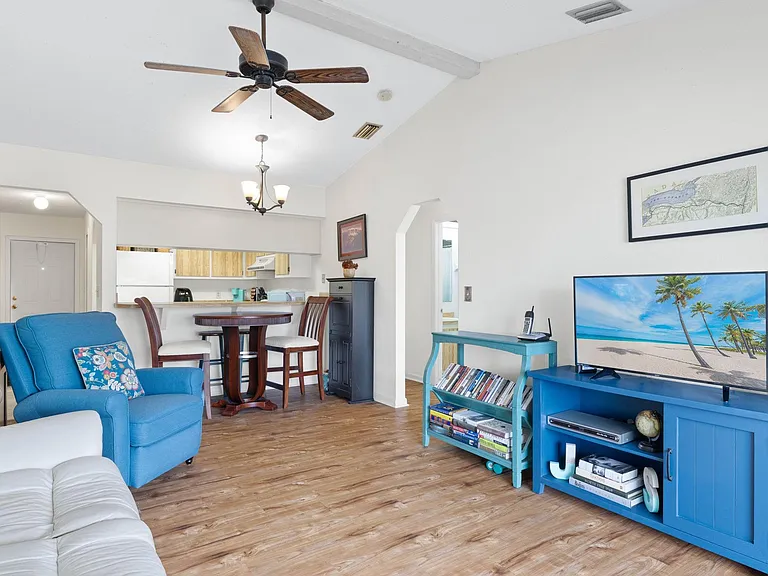 1309 SE 8th St #202 — Photo 15