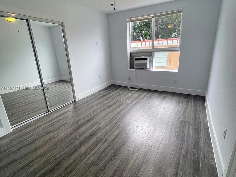 1036 SW 5th St #8 — Photo 3
