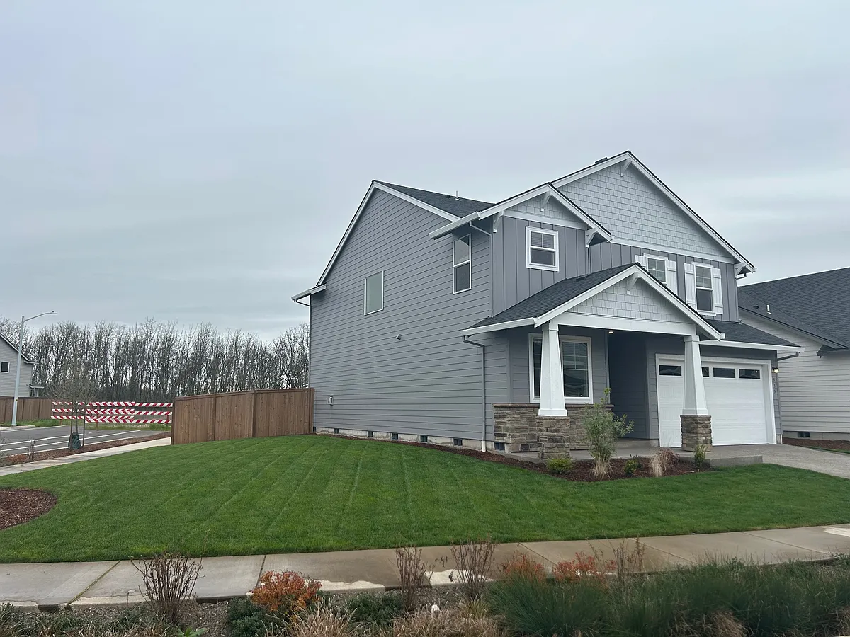 This home comes with a weekly landscaping service - mowing, edging, weed control, blowing, etc... - 535 Withers Ct SE